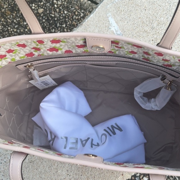 Micheal kors tote - Picture 5 of 7